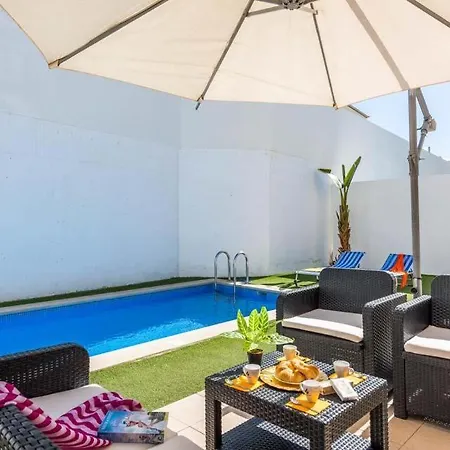 Villa Playa De Fanabe Sleeps 8 With Pool Air Con And Wifi *
