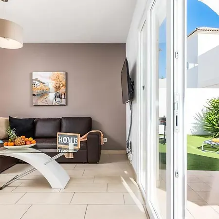Villa Playa De Fanabe Sleeps 8 With Pool Air Con And Wifi *