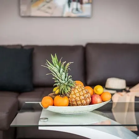 Villa Playa De Fanabe Sleeps 8 With Pool Air Con And Wifi *