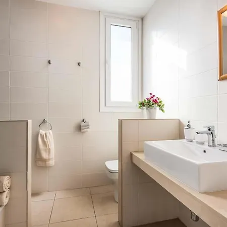 Playa De Fanabe Sleeps 8 With Pool Air Con And Wifi Villa Costa Adeje (Tenerife)